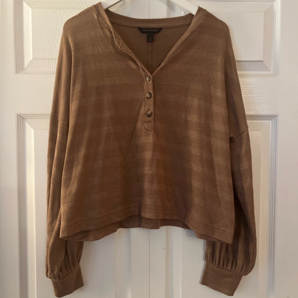 Banana Republic blush-tan cropped blouse